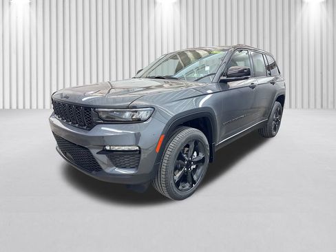 New 2025 Jeep Grand Cherokee Limited w/ Black Appearance Package image 10