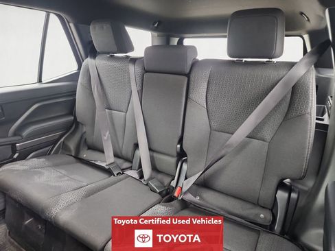 Used 2025 Toyota 4Runner SR5 AWD/4WD image 15