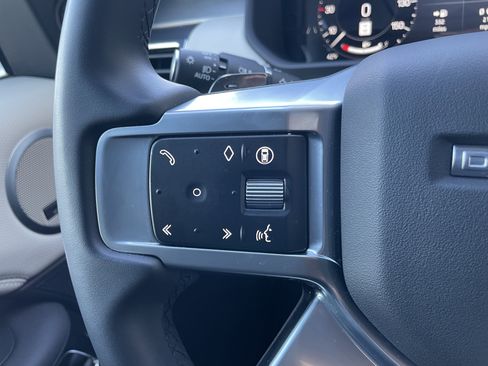 Used 2024 Land Rover Discovery Dynamic SE image 23