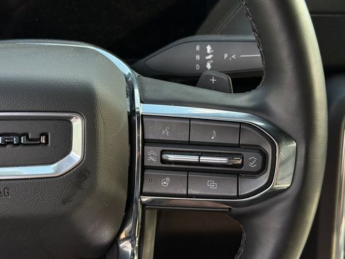 Used 2025 GMC Yukon XL Denali AWD/4WD image 9