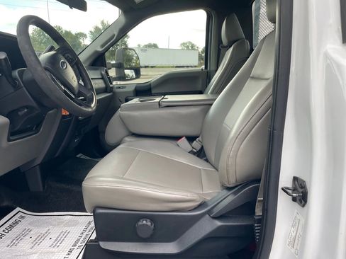 Used 2017 Ford F550 2WD Regular Cab Super Duty image 17