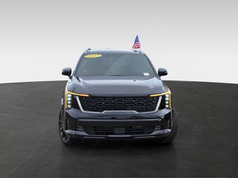 Used 2025 Kia Sorento EX w/ Panoramic Sunroof Package image 3
