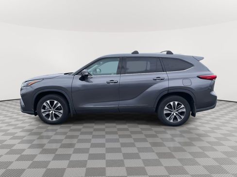 Certified 2022 Toyota Highlander XLE image 4