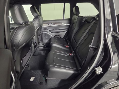 New 2026 Jeep Grand Cherokee Limited RWD image 17