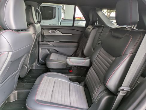 Certified 2025 Ford Explorer ST-Line AWD/4WD image 18