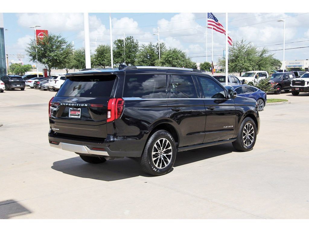 Used 2025 Ford Expedition Platinum AWD/4WD image 5