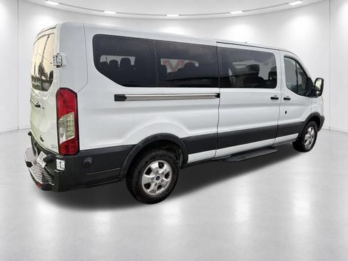 Used 2017 Ford Transit 350 XLT RWD image 4