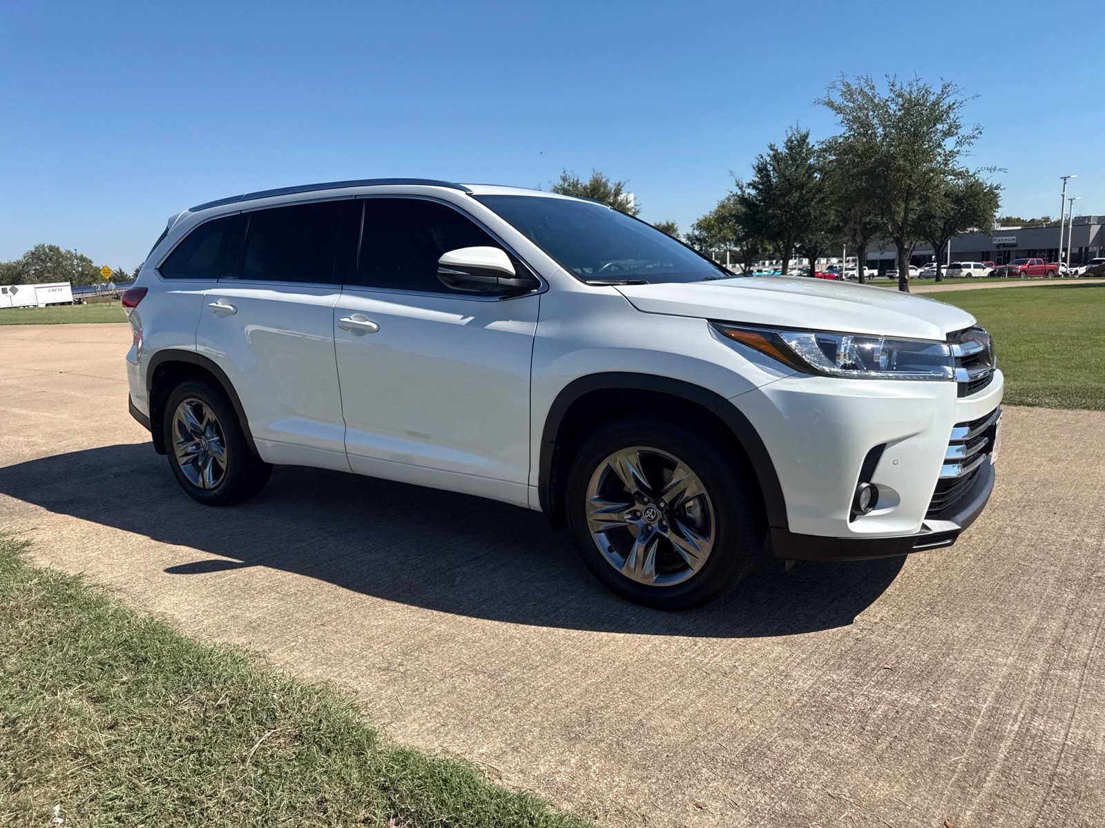 Used 2018 Toyota Highlander Limited Platinum w/ Carpet Mat Package (TMS) AWD/4WD image 9