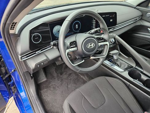 Used 2025 Hyundai Elantra SEL image 16