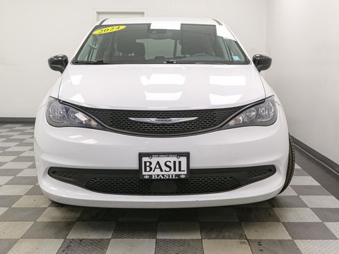 Used 2024 Chrysler Voyager LX image 3