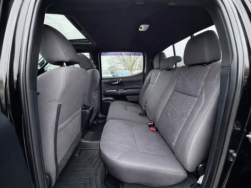 Used 2016 Toyota Tacoma TRD Sport w/ Premium & Technology Package AWD/4WD image 14