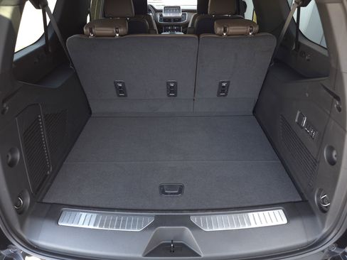 Used 2024 Chevrolet Suburban High Country w/ Advanced Technology Package image 38