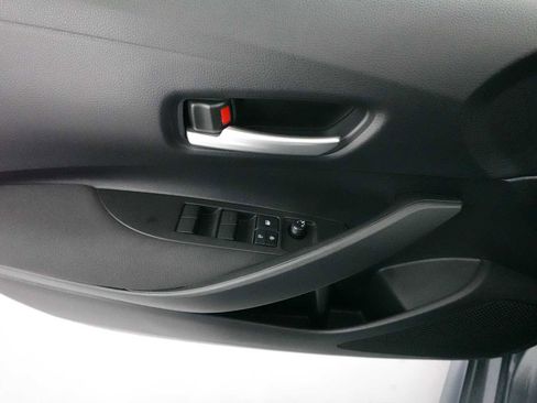 Used 2020 Toyota Corolla LE image 11