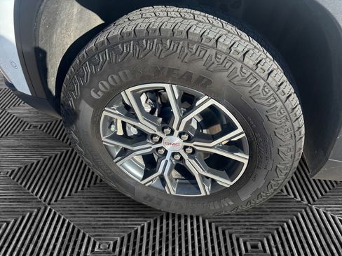 Used 2025 GMC Acadia AT4 w/ Super Cruise Package image 14