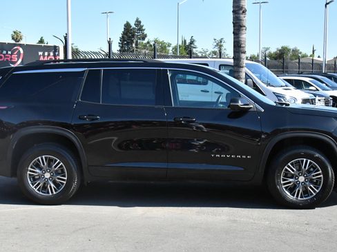 Used 2024 Chevrolet Traverse LT FWD image 9