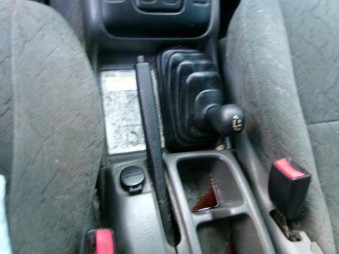 Used 2001 Chevrolet Tracker LT AWD/4WD image 13