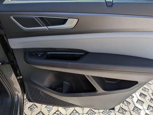 Used 2025 Volkswagen Atlas Peak Edition SE image 31