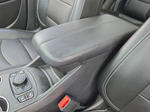 Used 2022 GMC Terrain SLT w/ Infotainment Package II image 26