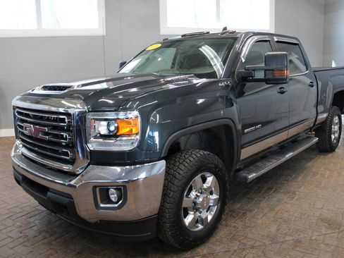 Used 2019 GMC Sierra 2500 SLE w/ SLE Preferred Package image 3