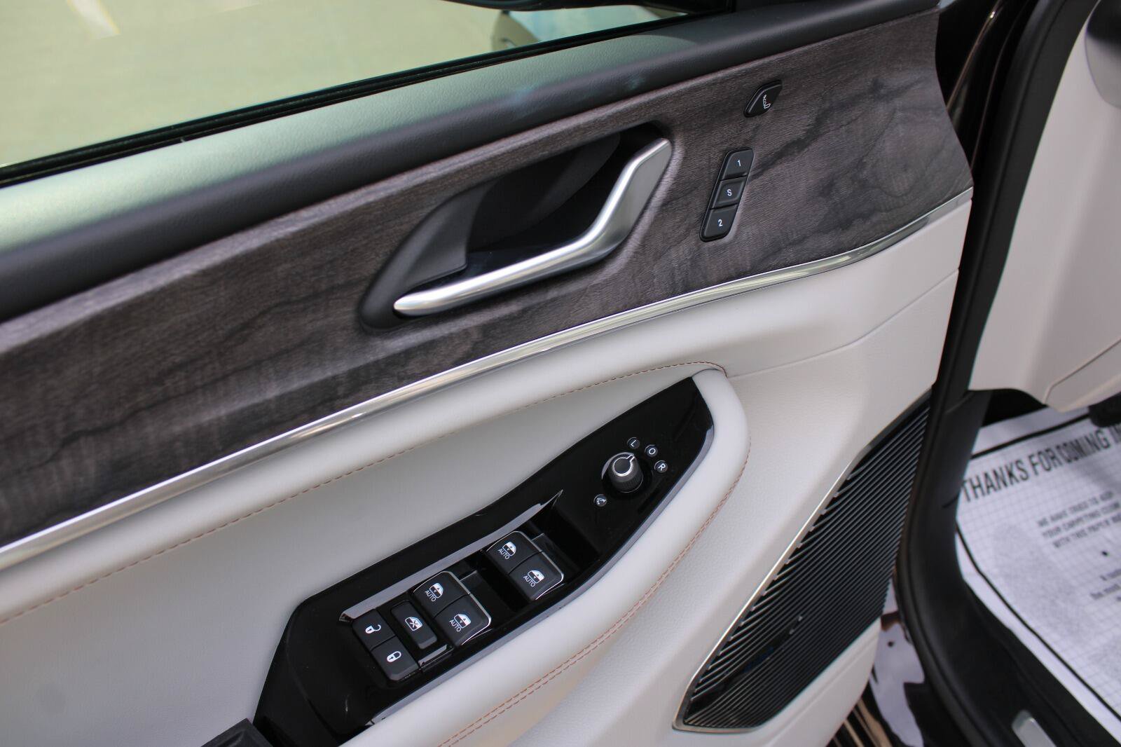 Certified 2022 Jeep Grand Cherokee L Overland w/ Advanced Protech Group III AWD/4WD image 11