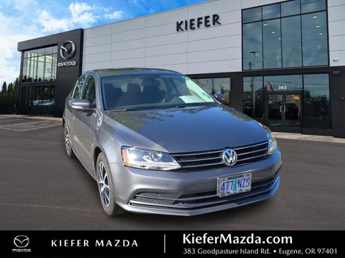 Used 2017 Volkswagen Jetta SE FWD image 1