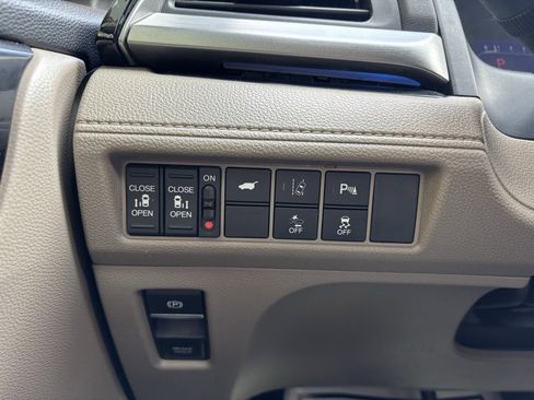 Used 2018 Honda Odyssey Elite image 42