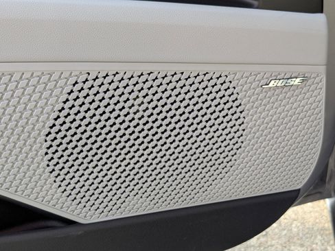 New 2025 Hyundai Elantra Limited image 17