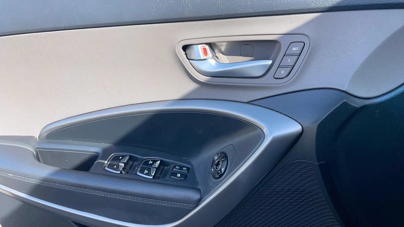Used 2018 Hyundai Santa Fe FWD image 25
