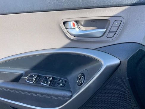 Used 2018 Hyundai Santa Fe FWD image 25