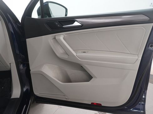 Used 2023 Volkswagen Tiguan SE image 9