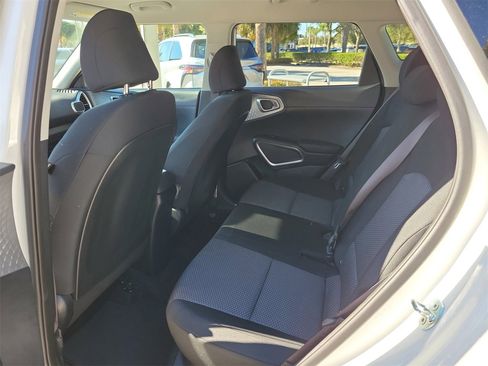 Used 2025 Kia Soul LX w/ LX Technology Package image 9