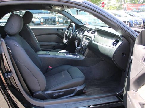 Used 2014 Ford Mustang Convertible RWD image 28