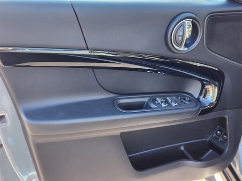 Used 2019 MINI Cooper Countryman SE w/ Premium Package image 6