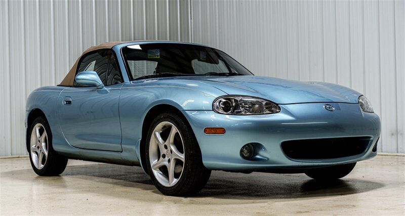 Used 2002 MAZDA MX-5 Miata RWD image 9