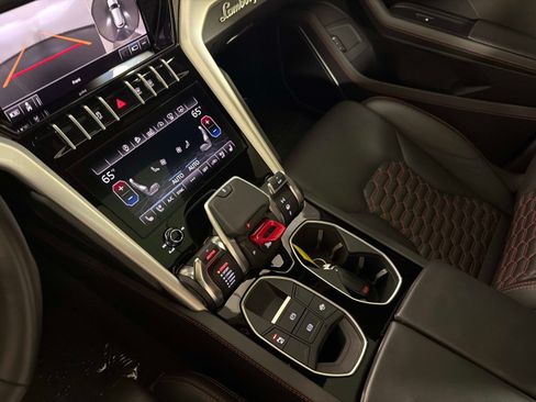 Used 2020 Lamborghini Urus AWD/4WD image 43