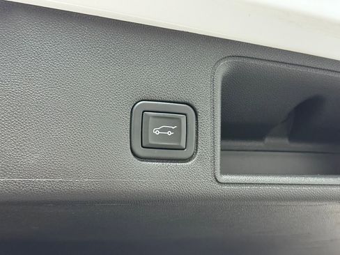 Used 2022 GMC Terrain SLT image 35