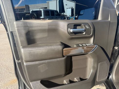 Used 2021 Chevrolet Silverado 1500 LT Trail Boss w/ LPO, Dark Essentials Package AWD/4WD image 12