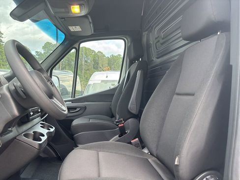 Used 2024 Mercedes-Benz Sprinter 2500 image 47
