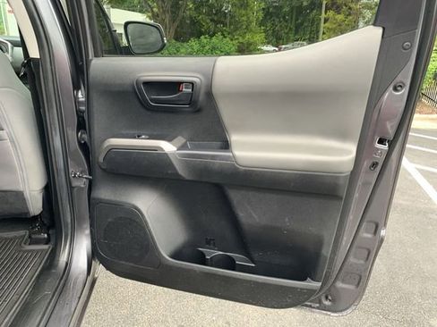 Used 2022 Toyota Tacoma SR5 w/ Technology Package AWD/4WD image 11