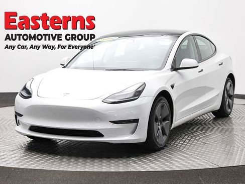 Used 2023 Tesla Model 3 Standard Range image 1