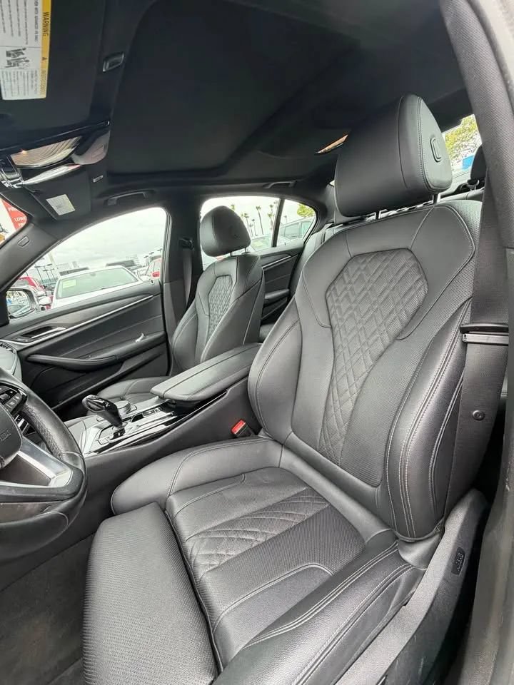 Used 2022 BMW 530i w/ Convenience Package RWD image 5