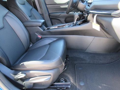 New 2026 Jeep Compass Latitude image 9