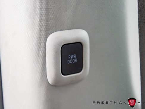 Used 2018 Toyota Sienna LE image 34