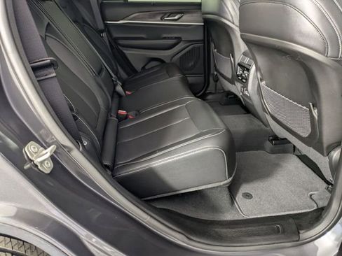 Certified 2024 Jeep Grand Cherokee Limited w/ Luxury Tech Group II image 35