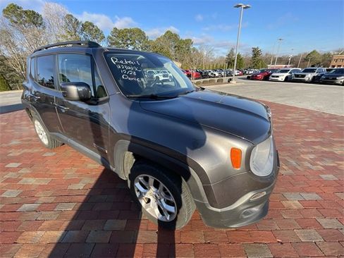Used 2018 Jeep Renegade Latitude image 23
