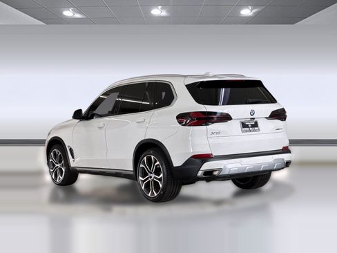 Used 2024 BMW X5 sDrive40i RWD image 3