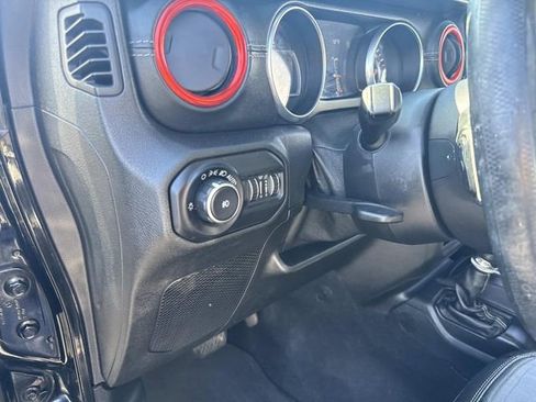 Used 2018 Jeep Wrangler Unlimited Sahara AWD/4WD image 24