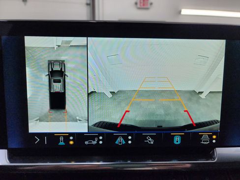 Used 2025 Chevrolet Silverado 2500 LT w/ Trail Boss Package AWD/4WD image 14