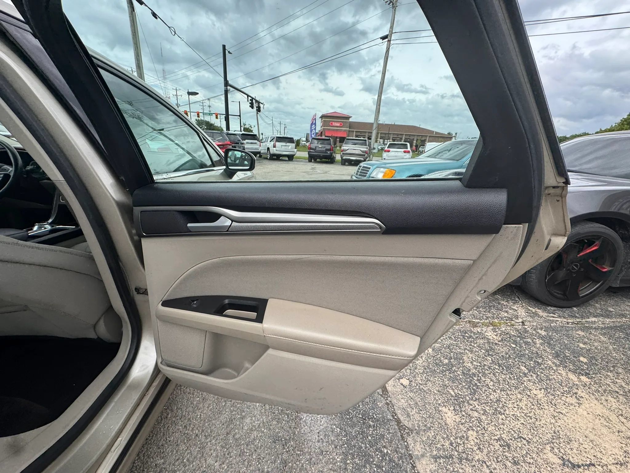 Used 2018 Ford Fusion SE w/ Fusion SE Technology Package FWD image 19