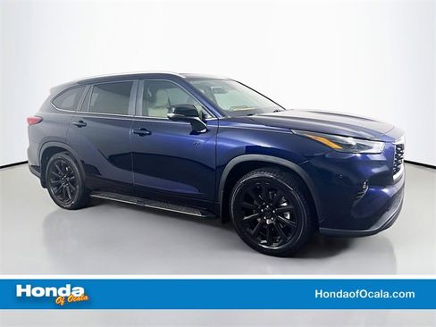 Used 2023 Toyota Highlander XLE image 1